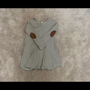 Long sleeve B&W striped dress 🖤